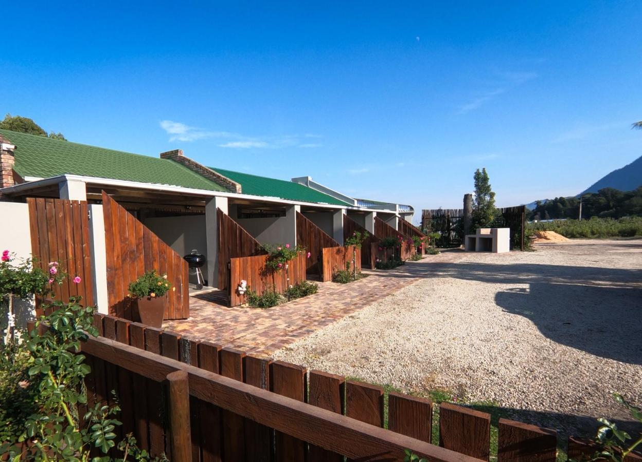 Mountain Breeze Log Cabins Stormsrivier Exterior foto